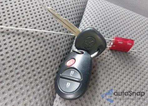 2014 Toyota Tacoma Base V6 z USA, uszkodzony, nr VIN 3TMLU4EN6EM141706